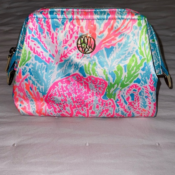Lilly Pulitzer Handbags - Lilly Pulitzer cosmetic case in Let’s Cha Cha